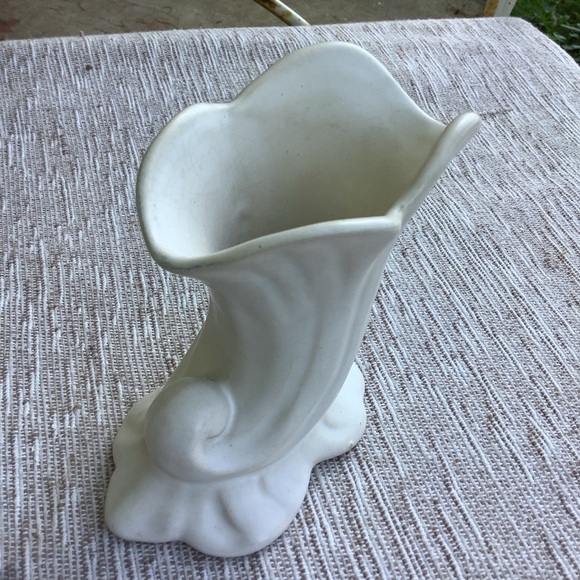 Vintage Set 3 White Weller Cornucopia Vases Vintage Pottery - Picture 9 of 10